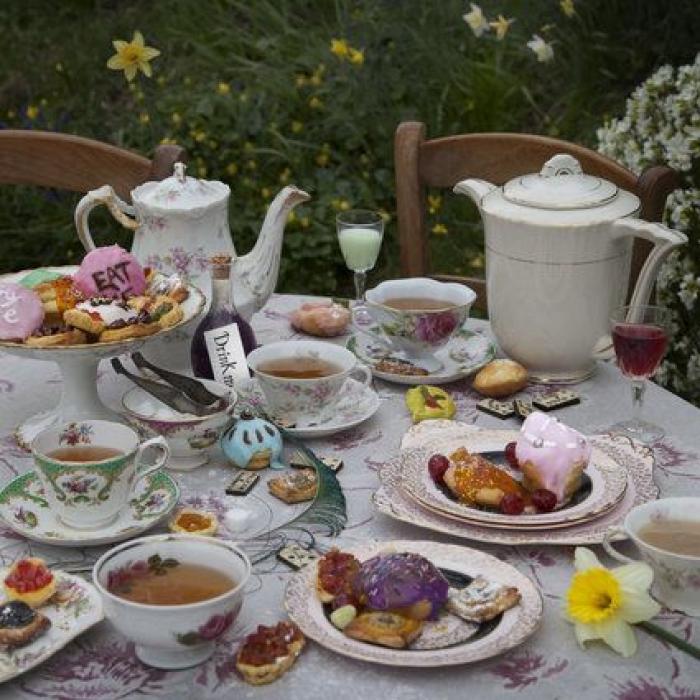 Banquetes de libro: el fotógrafo que recrea los menús de 'El Quijote' y 'Caperucita Roja'