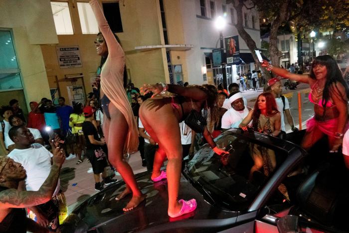 La madre de un estudiante aislado en Mallorca denuncia al Govern por detención ilegal