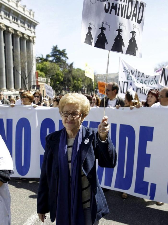 Otra vuelta de tuerca a los PAC de Ayuso: en la mitad no habrá médico sino "videoconsulta"