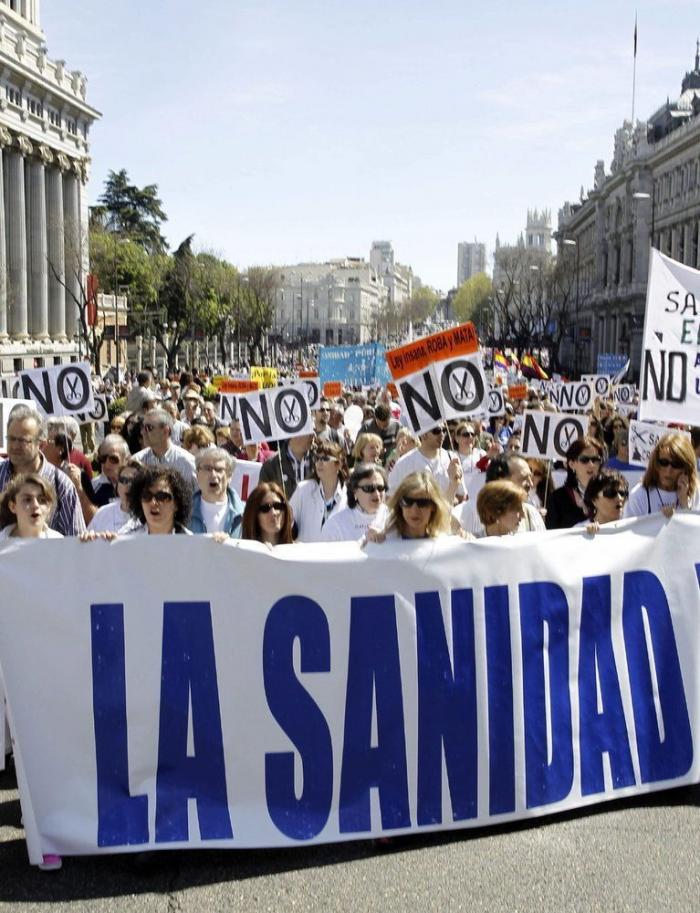 Otra vuelta de tuerca a los PAC de Ayuso: en la mitad no habrá médico sino "videoconsulta"