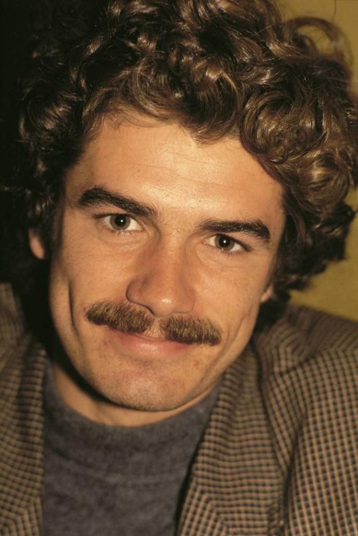 Íñigo Errejón cuelga la camisa azul y se viste como nunca antes lo habías visto (ni imaginado)