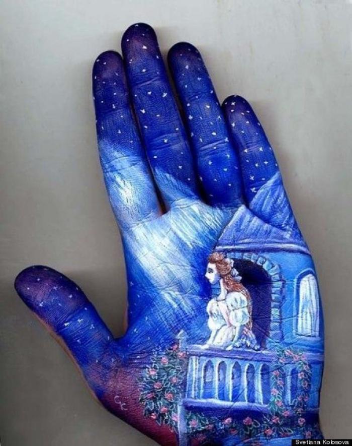 La magia de la pintura corporal: nadie se da cuenta de que va sin pantalones (VÍDEO)