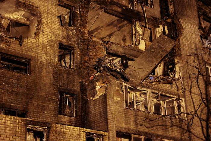 Al menos 13 muertos y 19 heridos al chocar un caza contra un edificio en Rusia