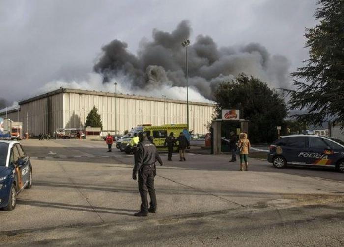 Las fotos del incendio que ha destruido la fábrica de Campofrío en Burgos