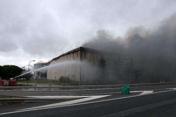 Las fotos del incendio que ha destruido la fábrica de Campofrío en Burgos
