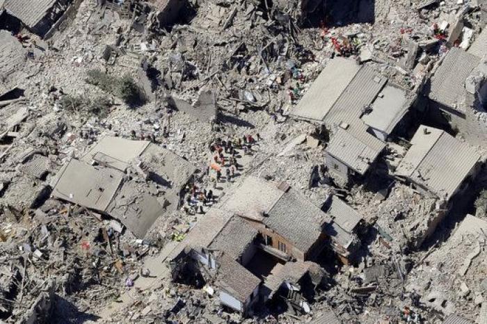 Suben a 278 los muertos por el devastador terremoto del centro de Italia