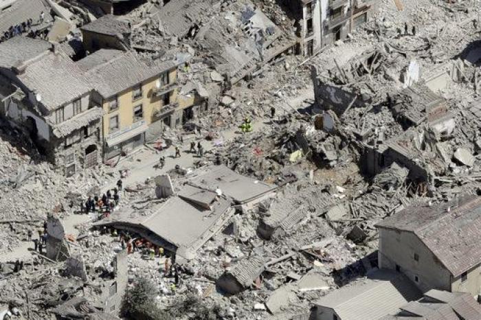Suben a 278 los muertos por el devastador terremoto del centro de Italia