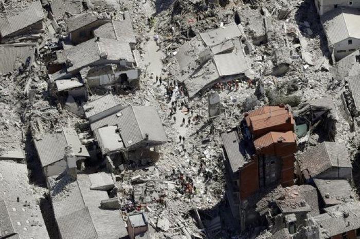 Suben a 278 los muertos por el devastador terremoto del centro de Italia