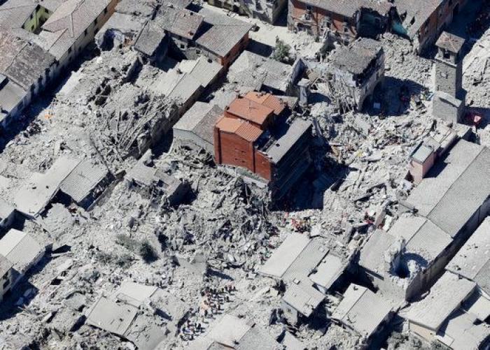 Suben a 278 los muertos por el devastador terremoto del centro de Italia
