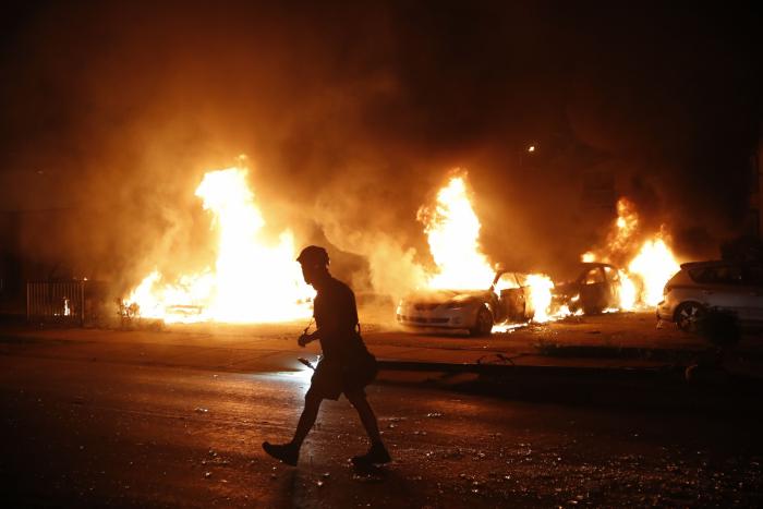 Siete policías de Nueva York suspendidos tras la difusión de otro video de abusos mortales