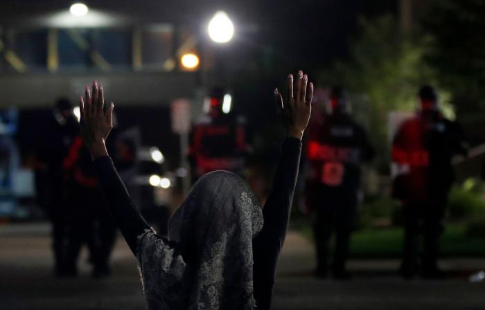 Siete policías de Nueva York suspendidos tras la difusión de otro video de abusos mortales