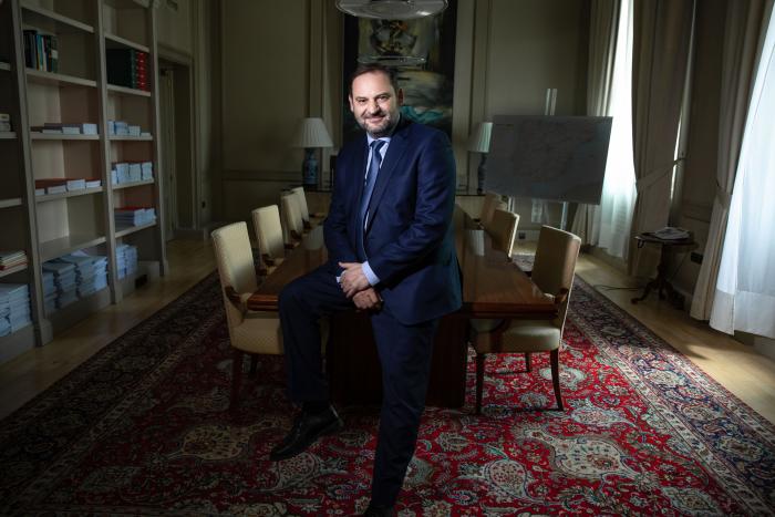 Ábalos contesta a Ayuso tras sus polémicas palabras: de remate, dos preguntas