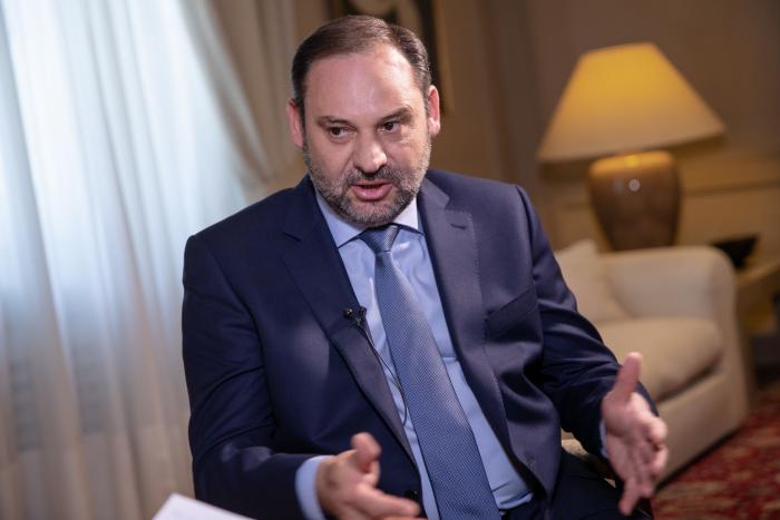 Ábalos contesta a Ayuso tras sus polémicas palabras: de remate, dos preguntas