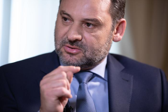 Ábalos contesta a Ayuso tras sus polémicas palabras: de remate, dos preguntas