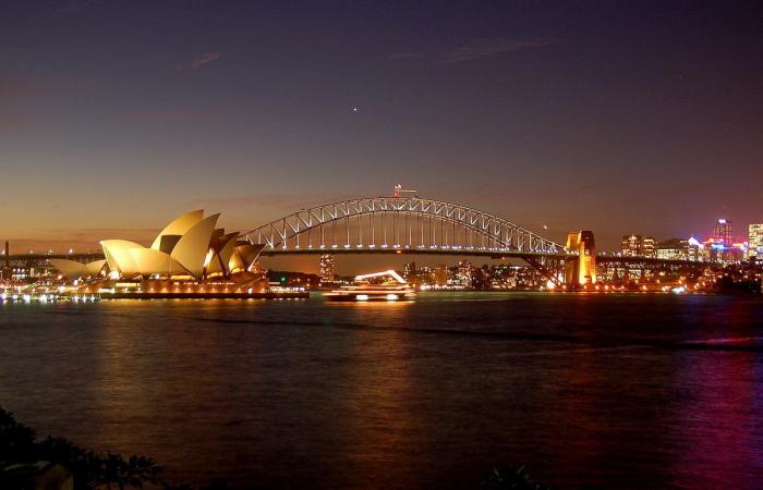 Las ciudades más bonitas para visitar de noche (FOTOS)