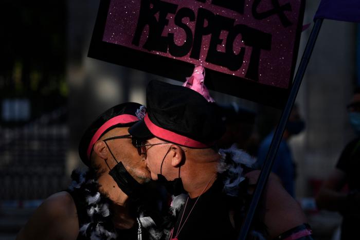 La sociedad española, conmocionada por la LGTBIfobia: “Parece que vivimos una ola de odio"