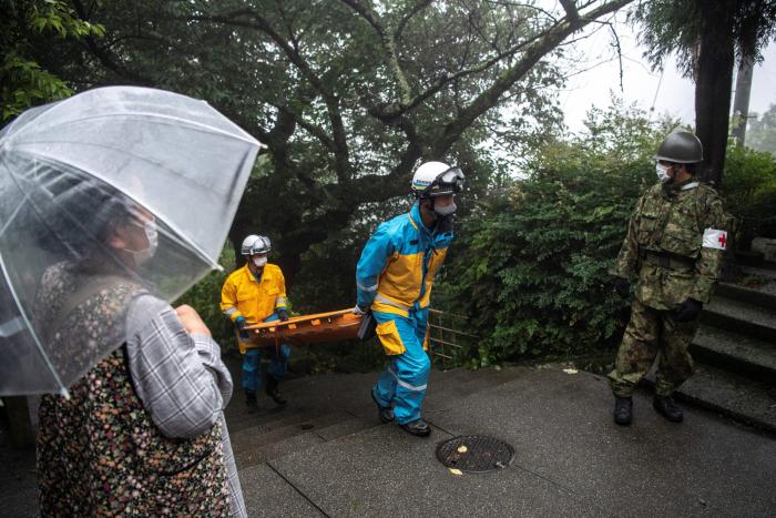 Hallados seis supervivientes tras un estremecedor deslizamiento de tierra en Japón