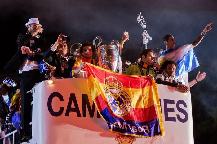 La Cibeles vibra con la 'Décima' del Madrid (FOTOS)
