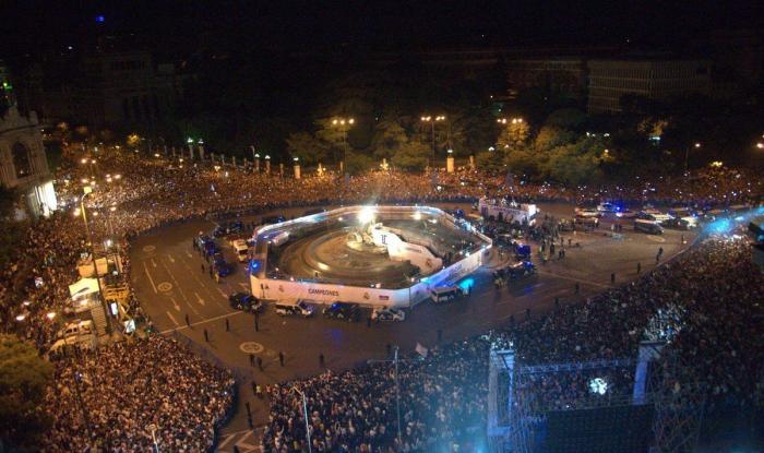 La Cibeles vibra con la 'Décima' del Madrid (FOTOS)