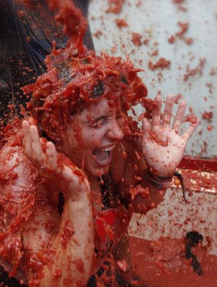 Bañados en tomate: las mejores fotos de la Tomatina 2016