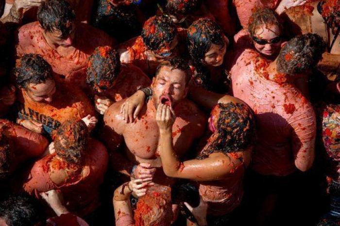 Bañados en tomate: las mejores fotos de la Tomatina 2016