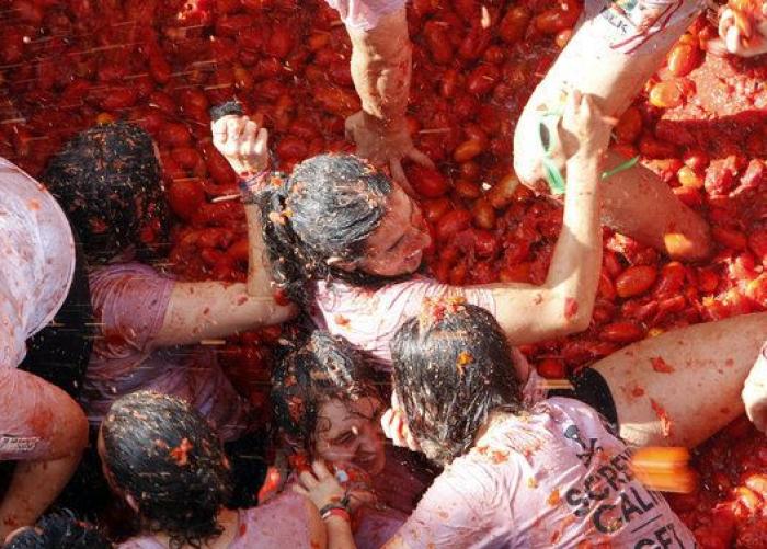 Bañados en tomate: las mejores fotos de la Tomatina 2016