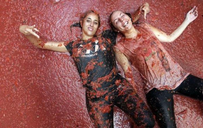 Bañados en tomate: las mejores fotos de la Tomatina 2016