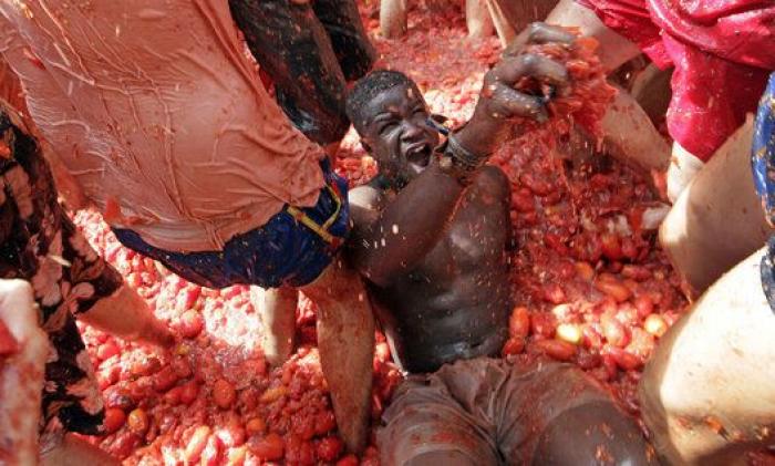 Bañados en tomate: las mejores fotos de la Tomatina 2016