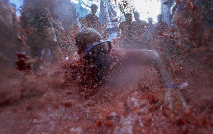 Bañados en tomate: las mejores fotos de la Tomatina 2016