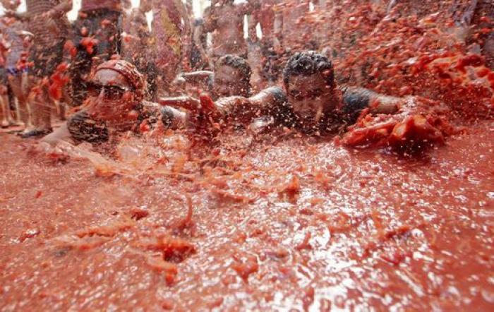 Bañados en tomate: las mejores fotos de la Tomatina 2016