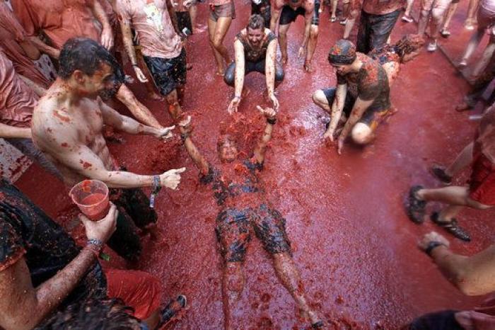 Bañados en tomate: las mejores fotos de la Tomatina 2016