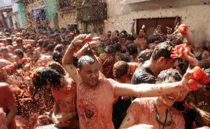 Bañados en tomate: las mejores fotos de la Tomatina 2016