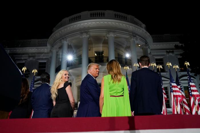 Michael Moore dijo en 2016 que Trump ganaría y este es su vaticinio de quién lo hará en las elecciones de 2020