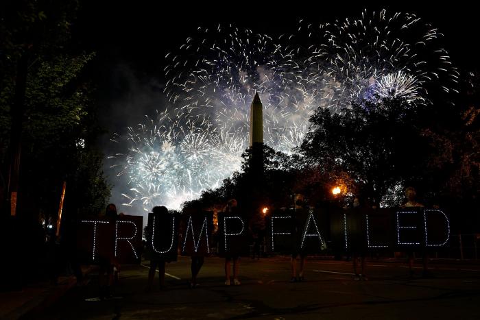 Michael Moore dijo en 2016 que Trump ganaría y este es su vaticinio de quién lo hará en las elecciones de 2020