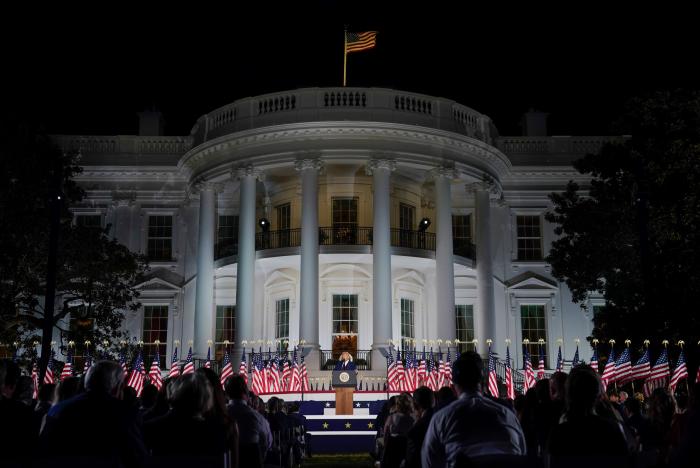 Michael Moore dijo en 2016 que Trump ganaría y este es su vaticinio de quién lo hará en las elecciones de 2020