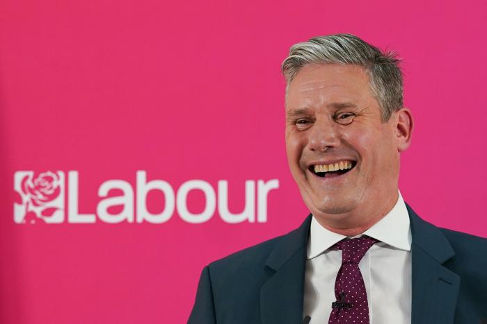 La debacle 'tory' catapulta a los laboristas en las encuestas y exigen elecciones generales