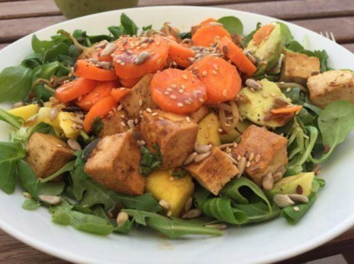 Seis curiosidades sobre el ube, el tubérculo que ‘tiñe' tus recetas de morado