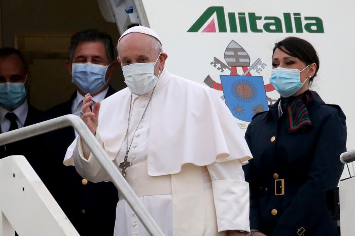 El papa, operado con éxito