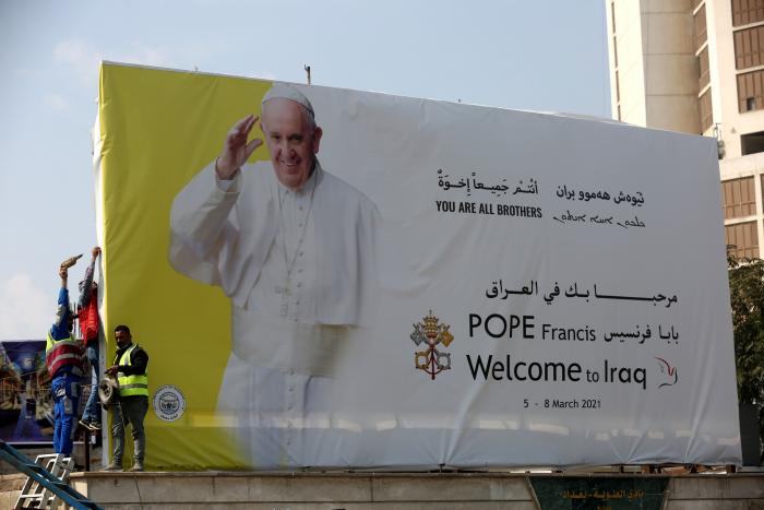 El papa, operado con éxito