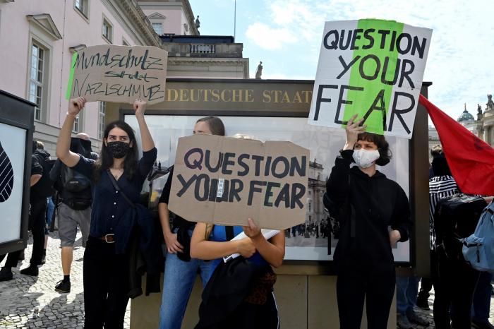 Casi 20.000 negacionistas se manifiestan sin mascarilla en Berlín en pleno repunte de contagios