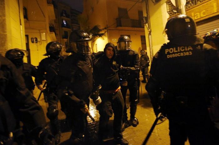 Cuarta noche de incidentes en Can Vies (Barcelona) con 23 detenidos