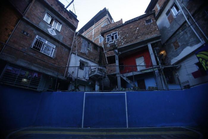 Lío mundial en el Brasil-Argentina: un oficial sanitario interrumpe el partido y lo suspende