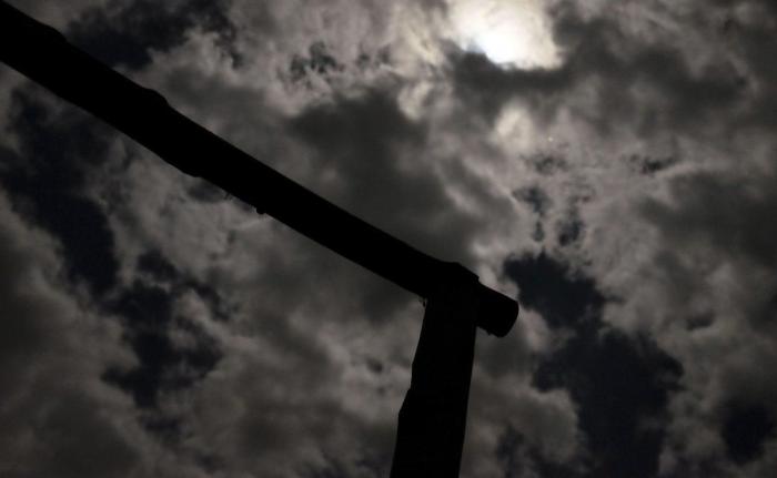 Lío mundial en el Brasil-Argentina: un oficial sanitario interrumpe el partido y lo suspende