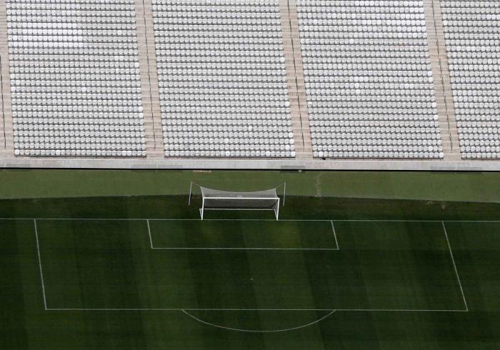 Lío mundial en el Brasil-Argentina: un oficial sanitario interrumpe el partido y lo suspende