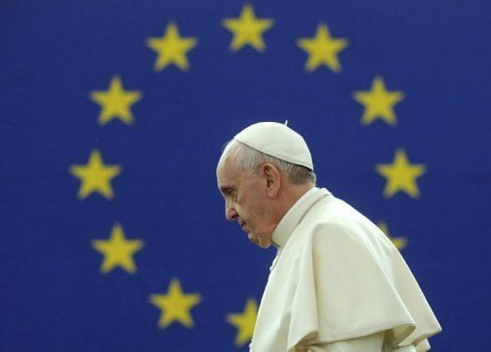 El papa en el Parlamento Europeo: el aplauso de Pablo Iglesias y el plante de Izquierda Plural