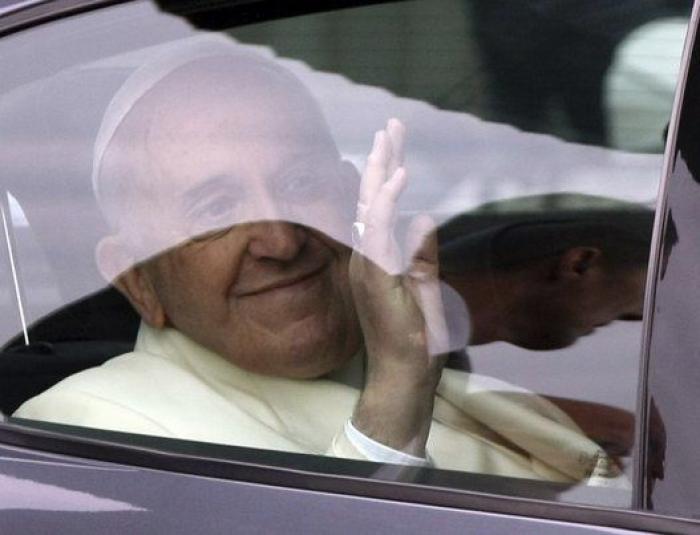 El papa en el Parlamento Europeo: el aplauso de Pablo Iglesias y el plante de Izquierda Plural