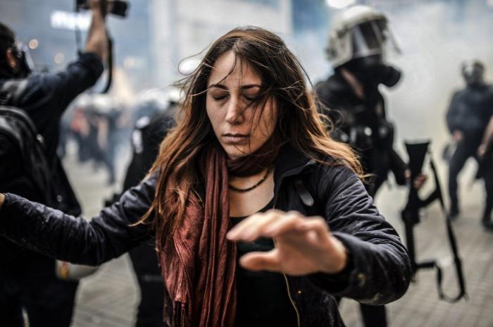 Taksim se enciende: disturbios y un periodista detenido en directo (VÍDEO)