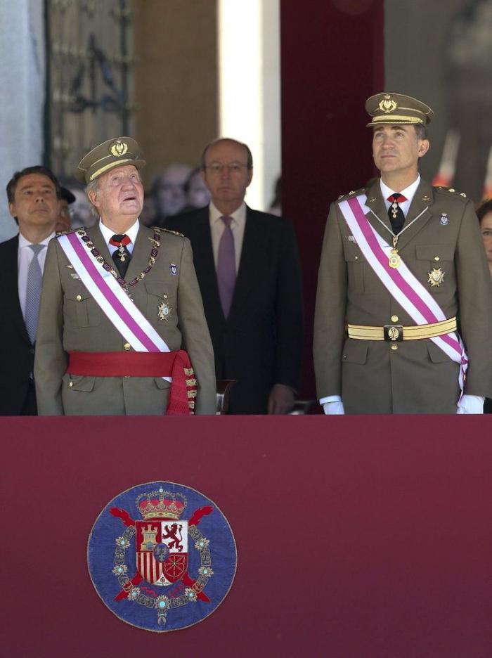 El rey y el príncipe, juntos por primera vez en público tras la abdicación (FOTOS, VÍDEO)