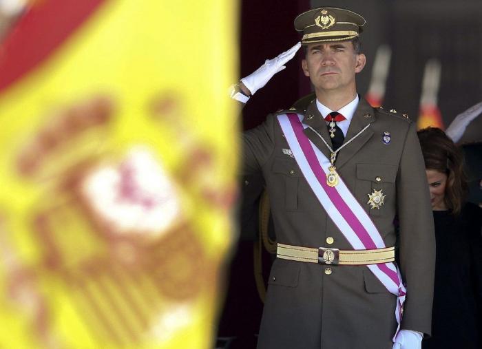 El rey y el príncipe, juntos por primera vez en público tras la abdicación (FOTOS, VÍDEO)