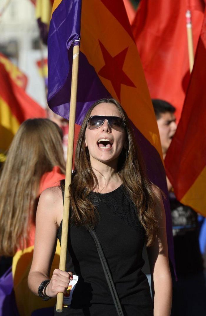 Miles personas se manifiestan en toda España para que se vote entre Monarquía o República